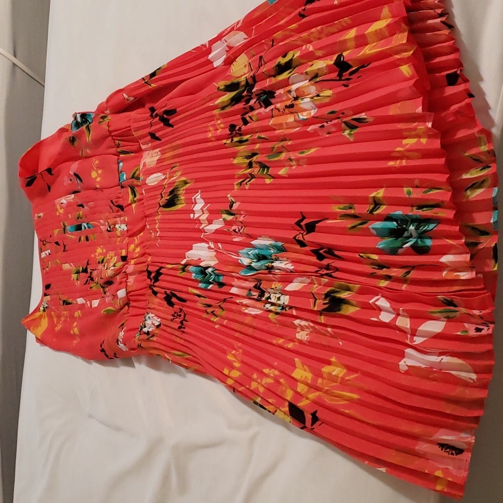 Orange Pleated Dress with a Floral  design 8 Petite Liz Claiborne